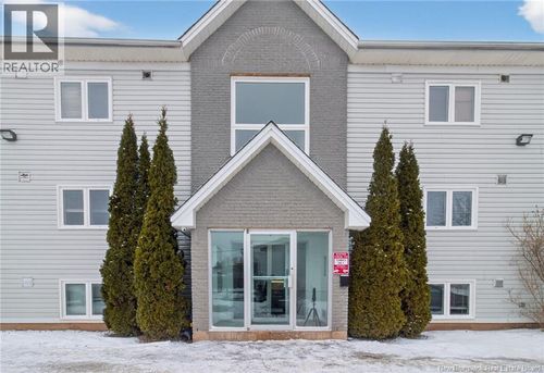 194 Cedar St, Moncton, NB, E1C7L5 | Card Image