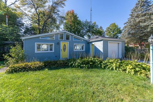 7454 Aspen Rd, Lexington, MI, 48450-8998 | Card Image