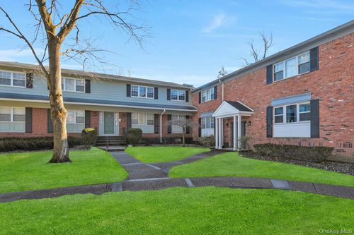 apt-z12-102 Yorkshire Dr, Suffern, NY, 10901-7233 | Card Image