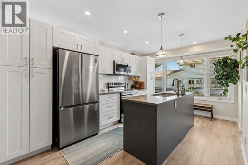 109 Coachway Lane Sw, Calgary, AB, T3H2V9 | Card Image