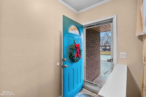 22201 Benjamin St, Saint Clair Shores, MI, 48081-2282 | Card Image