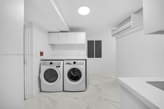 UNIT-13 - 100 S Pointe Dr, Condo with 3 bedrooms, 4 bathrooms and null parking in Miami Beach FL | Image 45