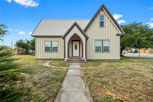 600 E Borden St, Sinton, TX, 78387-2810 | Card Image