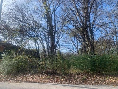 1615 Barton St, Memphis, TN, 38106-5215 | Card Image