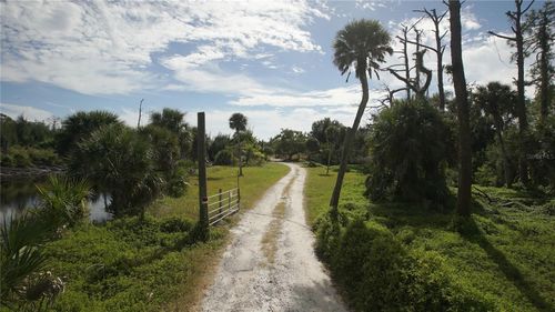 733 Crestwood Rd, ENGLEWOOD, FL, 34223-3901 | Card Image