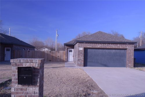 2727 E 27th St N, Tulsa, OK, 74110-1814 | Card Image