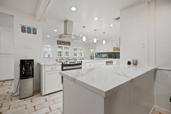 Oversized quartz island + bonus peninsula which can make the perfect coffee bar. | Image 10