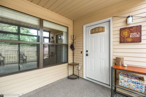 61156 Greenwood Dr, South Lyon, MI, 48178-1701 | Card Image