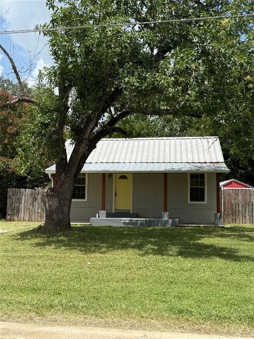 721 S Laurel Ave, Luling, TX, 78648-3303 | Card Image