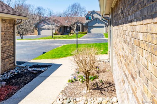 5736 Leeward Ct, Clarkston, MI, 48346-2779 | Card Image