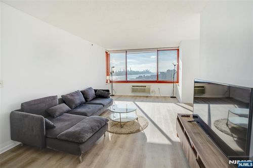 100 Old Palisade Rd, Fort Lee, NJ, 07024-7064 | Card Image