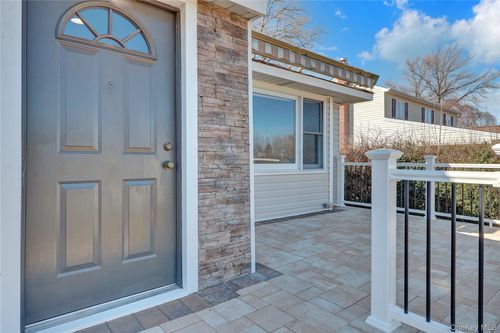 19 Gardenia Dr, Commack, NY, 11725-4108 | Card Image