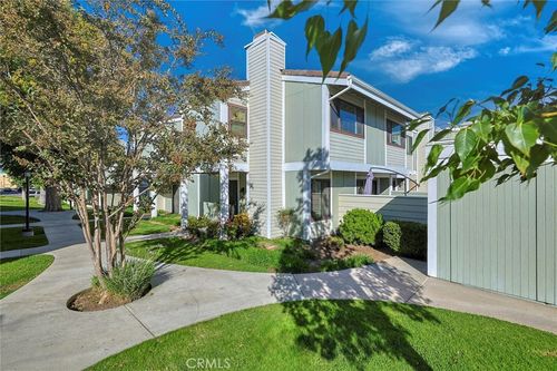 unit-2-27130 Hidaway Ave, Canyon Country, CA, 91351-4128 | Card Image