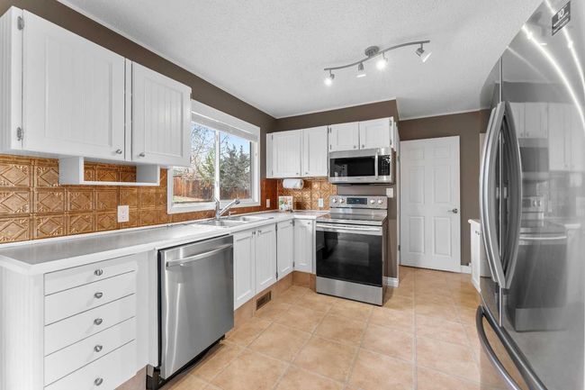 813 Prospect Ave, House other with 3 bedrooms, 3 bathrooms and 3 parking in Acme AB | Image 13