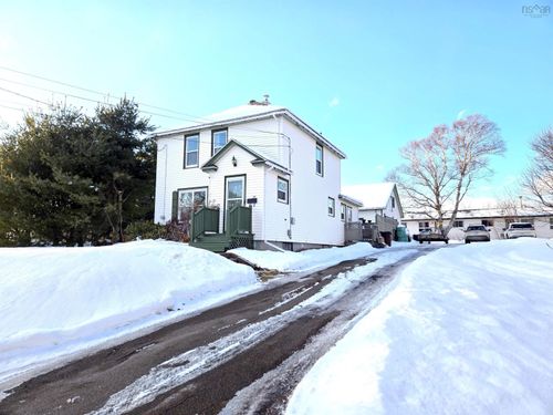 34 Dale St, Amherst, NS, B4H2A4 | Card Image
