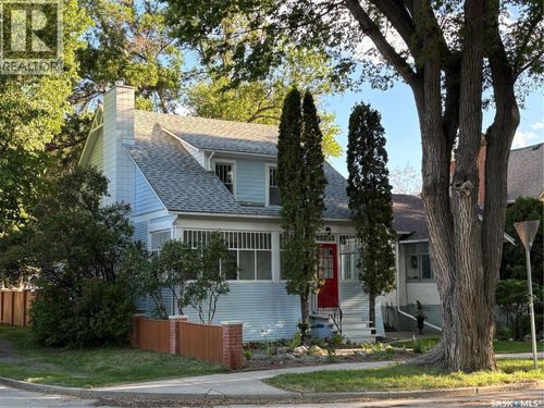 734 10th St E, Saskatoon, SK, S7H0H1 | Card Image