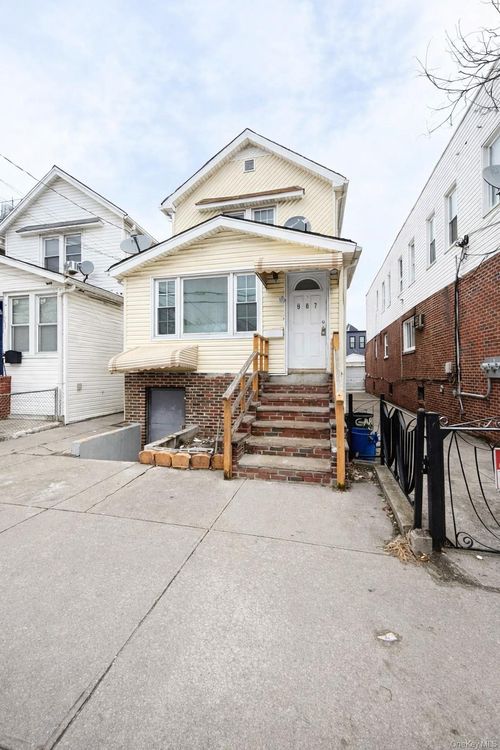 967 E 94th St, Brooklyn, NY, 11236-2023 | Card Image