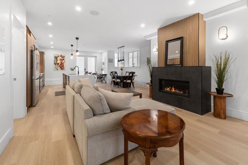 219 16th Ave W, Vancouver, BC, V5Y1Y8 | Card Image