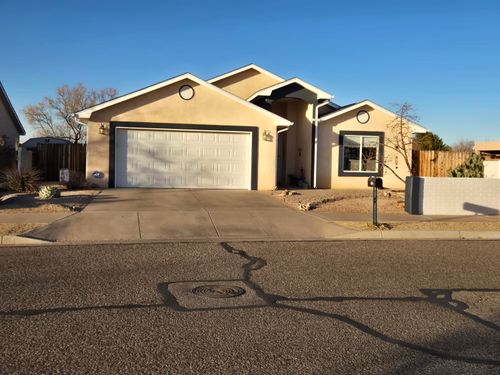 1902 Valley View Dr Sw, Los Lunas, NM, 87031-7976 | Card Image