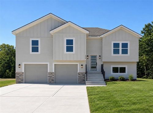 326 Ne 21st Rd, Warrensburg, MO, 64093-7691 | Card Image