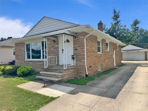 28642 Forest Rd, Willowick, OH, 44095-5015 | Card Image