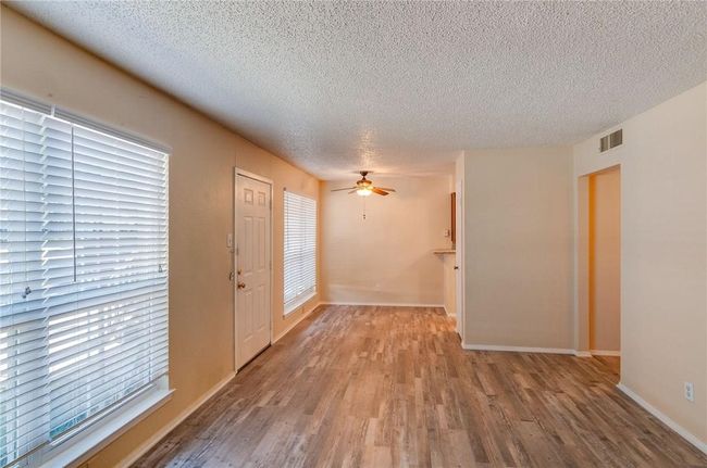 411 S Dooley St, Condo with 10 bedrooms, 5 bathrooms and 8 parking in Grapevine TX | Image 27