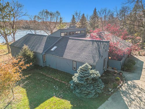 2501 Doleman Dr, West Bloomfield, MI, 48324-1407 | Card Image