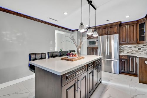 345 Fenton St, New Westminster, BC, V3M5J1 | Card Image