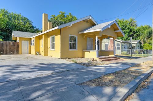 911 Cross St, Woodland, CA, 95695-4127 | Card Image