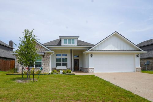 407 Geyser Trl, Mcgregor, TX, 76657-4220 | Card Image