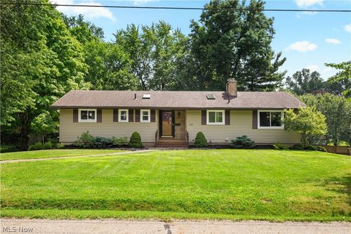 331 Mark Dr, Tallmadge, OH, 44278-1218 | Card Image