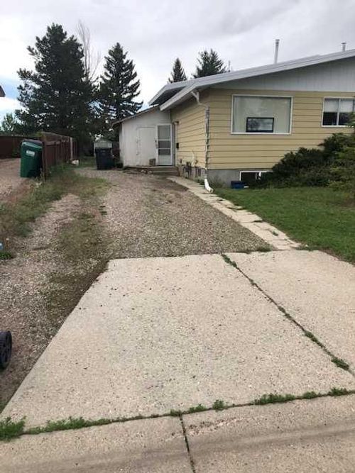 2-62 Carleton Road W, Lethbridge, AB, T1K3X5 | Card Image