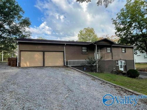 611 Cedar Cove Rd Se, Hartselle, AL, 35640-3366 | Card Image
