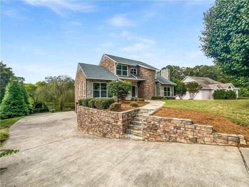 4436 Lochurst Dr, Pfafftown, NC, 27040-9495 | Card Image