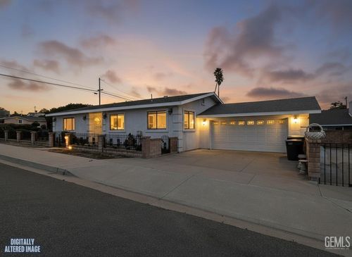 296 N 8th St, Grover Beach, CA, 93433-2048 | Card Image