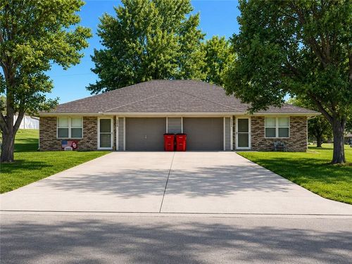 108 Se 25th Street, Oak Grove, MO, 64075 | Card Image