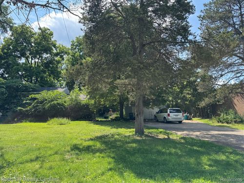 3090 Massena St, Commerce Township, MI, 48382-4632 | Card Image