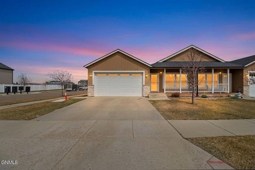 703 40th St E, Williston, ND, 58801-3268 | Card Image