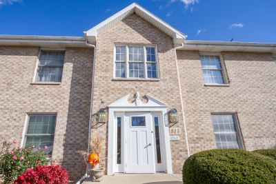 B - 315 N Airlite Street, Condo with 2 bedrooms, 2 bathrooms and 1 parking in Elgin IL | Image 1