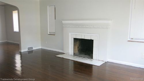 17613 Rowe St, Detroit, MI, 48205-3123 | Card Image