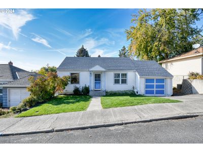 523 Nw 6 Th St, House other with 3 bedrooms, 2 bathrooms and 1 parking in Pendleton OR | Image 1