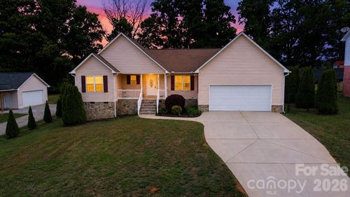 227 Periwinkle St, Lincolnton, NC, 28092-2961 | Card Image