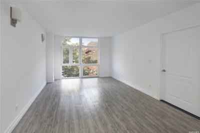 2E - 65-18 Austin Street, Condo with 2 bedrooms, 2 bathrooms and null parking in Rego Park NY | Image 2