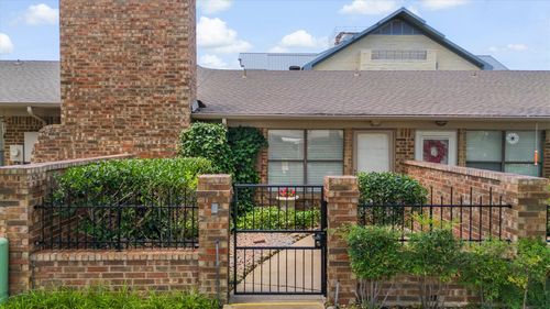 1109 Glenbrook St, Benbrook, TX, 76126-2755 | Card Image