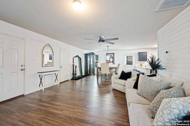 4902 Everett Loop, House other with 3 bedrooms, 2 bathrooms and null parking in Converse TX | Image 7