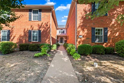 apt-7-117 E Clinton Pl, Kirkwood, MO, 63122-6157 | Card Image