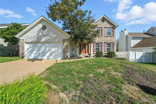 1043 Oakwood Farms Ln, Ballwin, MO, 63021-7905 | Card Image