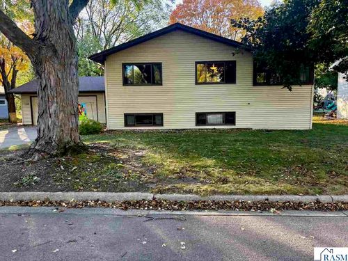 1450 Loren St, Saint Peter, MN, 56082-1128 | Card Image