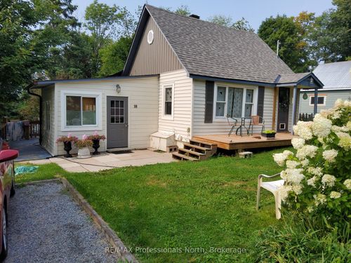 18 George St, Huntsville, ON, P1H1T9 | Card Image