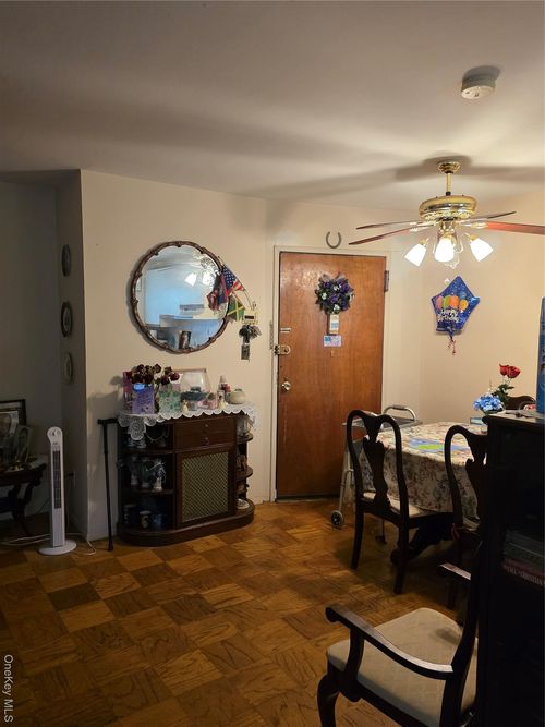 c148-1 Hemlock Dr, Bay Shore, NY, 11706-2906 | Card Image